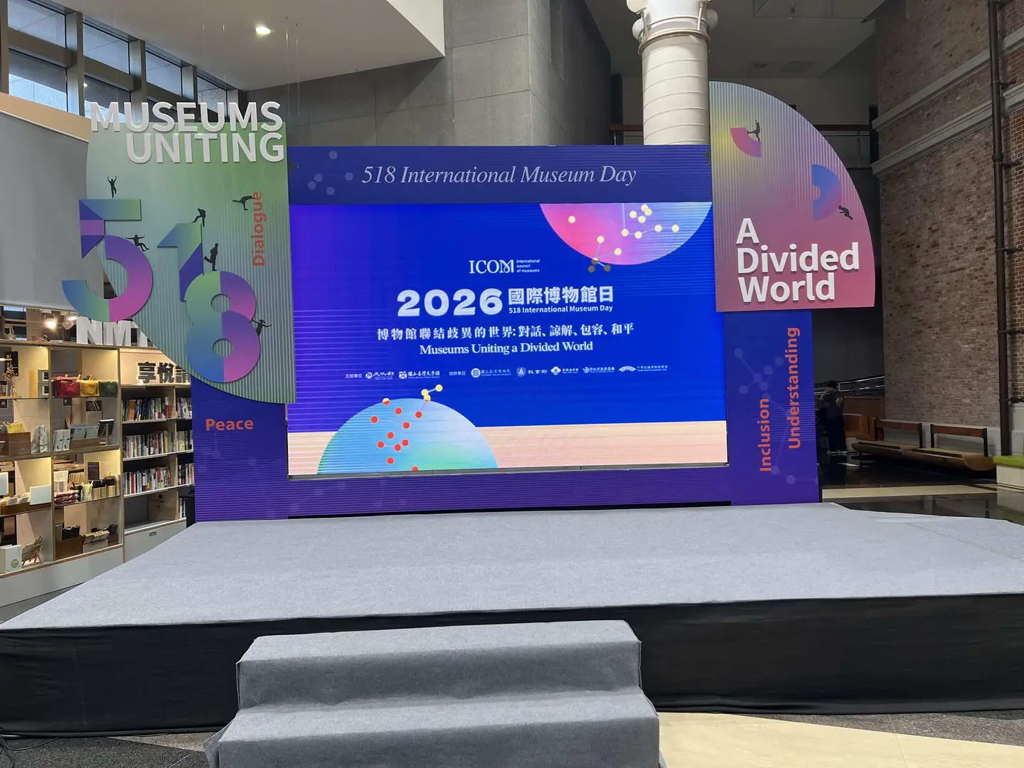 台灣文學館展覽攤位｜液晶電視與 iPad 平板設備租賃案例